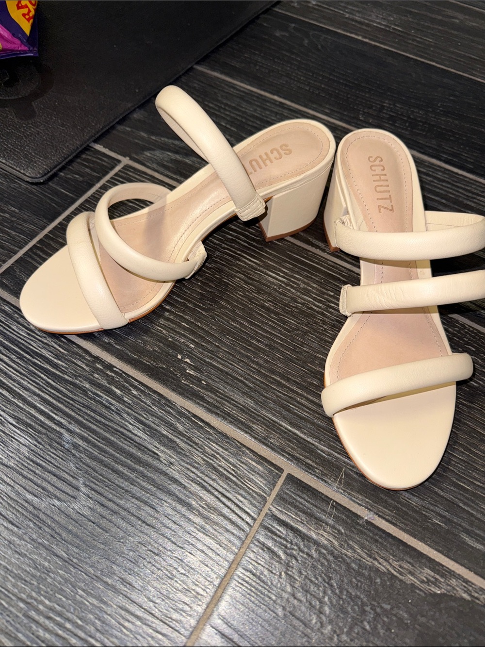 NEW SCHUTZ Olly Triple-Strap Block Heel Sandals size 6